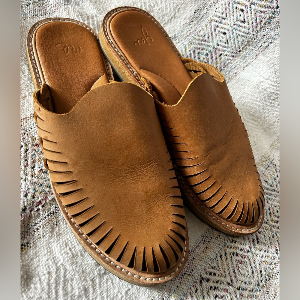 Sanuk slip on. Size 8. Worn